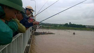 Dân Hải Dương đổ xô đi câu cá sổng lồng