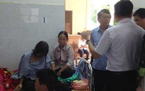 Dùng máy xúc tìm 2 thi thể bị chôn vùi ở Cao Bằng