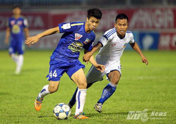 Than Quảng Ninh-HAGL vẫn đá mùa bão lũ: Có một V-League vô cảm