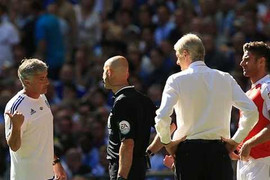 Mourinho đào sâu hận thù với Wenger