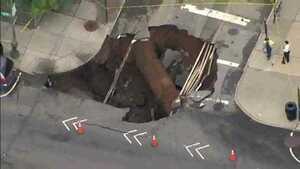 Kinh hoàng hố tử thần 'nuốt chửng' ngã ba đường ở Mỹ