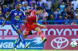 'Chấp' HAGL cầm bóng cả trận, Than Quảng Ninh vẫn vùi dập đối thủ