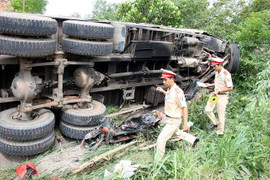 Xe tải đâm chết 3 chị em ruột chở nhau đi chạy thận