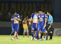 HAGL thua thảm, thầy Pháp toát mồ hôi