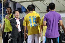 Đội bóng ‘hủy diệt’ của bầu Hiển được tôn vinh tháng 7