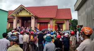 Xác định 2 nghi phạm xông vào nhà đâm chết 2 người