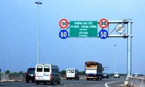 Bộ GTVT đề nghị sửa chữa đường dẫn cao tốc TP.HCM - Trung Lương