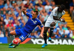 Courtois nhận thẻ đỏ, Chelsea bị cầm hòa cay đắng