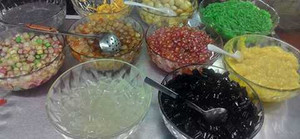 Rùng mình nguyên liệu chè thập cẩm giá rẻ đường phố