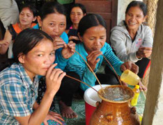 Chuyện ở nơi xóa tội hiếp dâm, phạt bằng rượu, gia súc