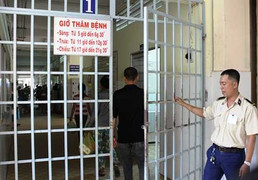 Nghi phạm đâm bé trai 12 ngày tuổi đòi đập đầu tự vẫn