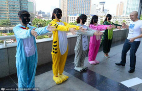 Khách sạn thuê thiếu nữ... ngủ thử