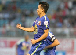 Clip Thanh Tùng cứu HAGL 'thoát chết'