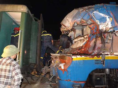 Nín thở, thót tim ngồi trên buồng lái tàu