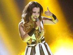 Giọng hát Việt: 'Cô gái vừa ăn vừa hát' được khuyên điên cho tới