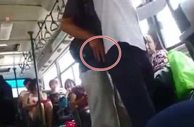 Video: 'Ngụy trang' móc túi điêu luyện trên xe buýt tại TP.HCM