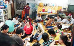 Bắt quả tang sòng bạc 'tú bà', thu giữ gần 300 triệu đồng