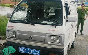 Dân chặn xe biển xanh gây tai nạn rồi bỏ trốn