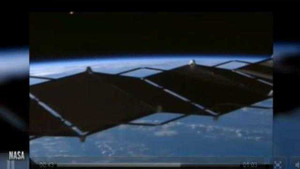 Clip: UFO bay lơ lửng gần Trạm vũ trụ Quốc tế