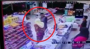 Clip: Đụng phải nữ hiệp, tên cướp chạy trối chết