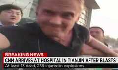 Vụ nổ ở Thiên Tân: Phóng viên CNN bị người nhà nạn nhân bao vây