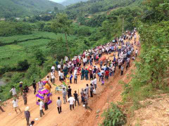 Yên Bái: Hàng trăm người dân khóc nghẹn đưa tiễn nạn nhân vụ thảm sát