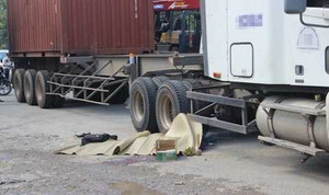 Thêm một vụ container cán người chết thảm