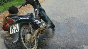 Vĩnh Phúc: Xe máy đang chạy bỗng nhiên bốc cháy