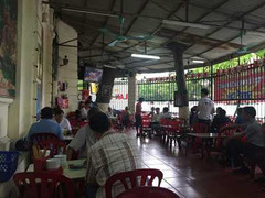 Bia hơi, phở bò 'bủa vây' Bảo tàng Lịch sử Quốc gia