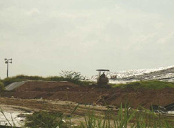 Dân kêu trời bãi rác hôi thối ngay giữa TP.HCM