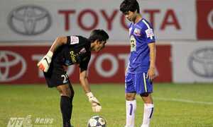 Clip Công Phượng tinh thần thép sút panenka vào lưới Đồng Tháp