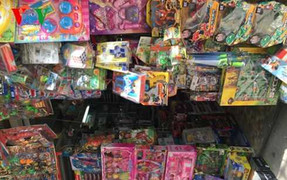 Tràn lan đồ chơi xuất xứ Trung Quốc 'kể chuyện' xuyên tạc