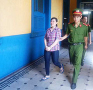 Người giúp việc dùng 277 triệu mua đồ hiệu, chủ nhà hốt hoảng