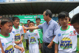 Bầu Đức tuyển tài năng từ học viện Nutifood HAGL Arsenal JMG