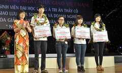 Học bổng hơn 3 tỷ đồng dành cho tân sinh viên hiếu học