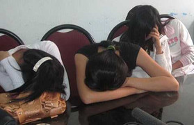 Thiếu nữ sập bẫy kẻ bán người vì thích quần áo đẹp, điện thoại Iphone