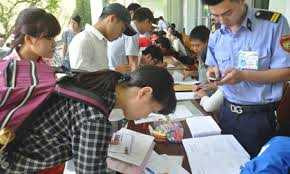Vất vả nộp đơn xét tuyển Đại học 2015