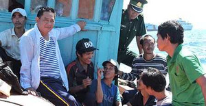 Cứu thành công 9 ngư dân trên tàu cá bị nhấn chìm ở Hoàng Sa