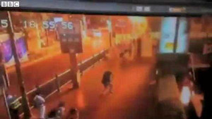 Hé lộ giây phút nổ bom đẫm máu ở Bangkok từ camera an ninh