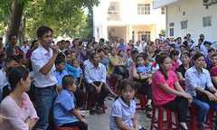 Hàng trăm phụ huynh phản đối tách trường thiếu minh bạch