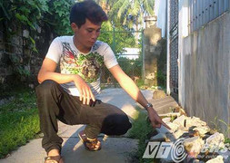 Nam thanh niên bị 2 anh em côn đồ truy sát trong ngõ cụt