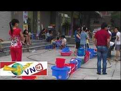 Mất nước, dân Hà Nội nhịn đi vệ sinh