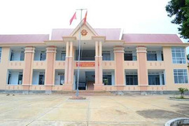 UBND xã 'vắng như chùa Bà Đanh' trong giờ hành chính