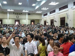 Thuê xe 115 đi 'cấp cứu' hồ sơ xét tuyển đại học cho con