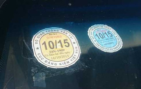 Lái xe mua tem đăng kiểm giả ở quán trà đá để 'qua mặt' cảnh sát