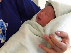 Vợ MC Tuấn Tú sinh con trai