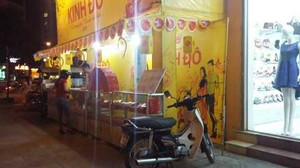 Bán bánh trung thu trên vỉa hè, sẽ truy trách nhiệm đến cùng