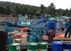 Bình gas phát nổ trên tàu, 3 công nhân bị hất văng