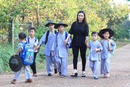 Áp lực nuôi 19 con nên người của ca sĩ Phi Nhung