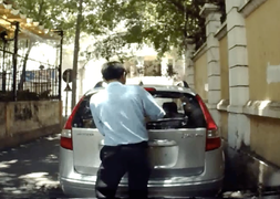 Camera hành trình 'bắt sống' bảo vệ bẻ gạt nước Hyundai i30